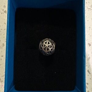 Elegant Silver Geometric Ring